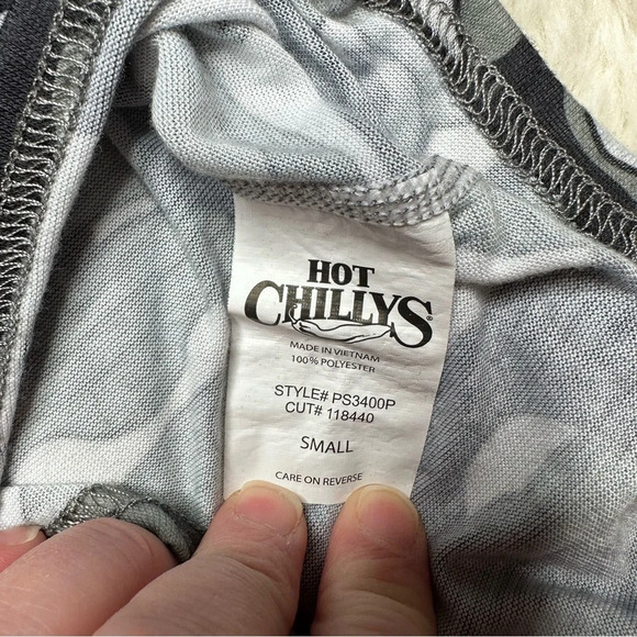 Hot Chillys Long Sleeved Thermal Base Layer Black and Gray Camouflage Sz Small - Picture 9 of 16